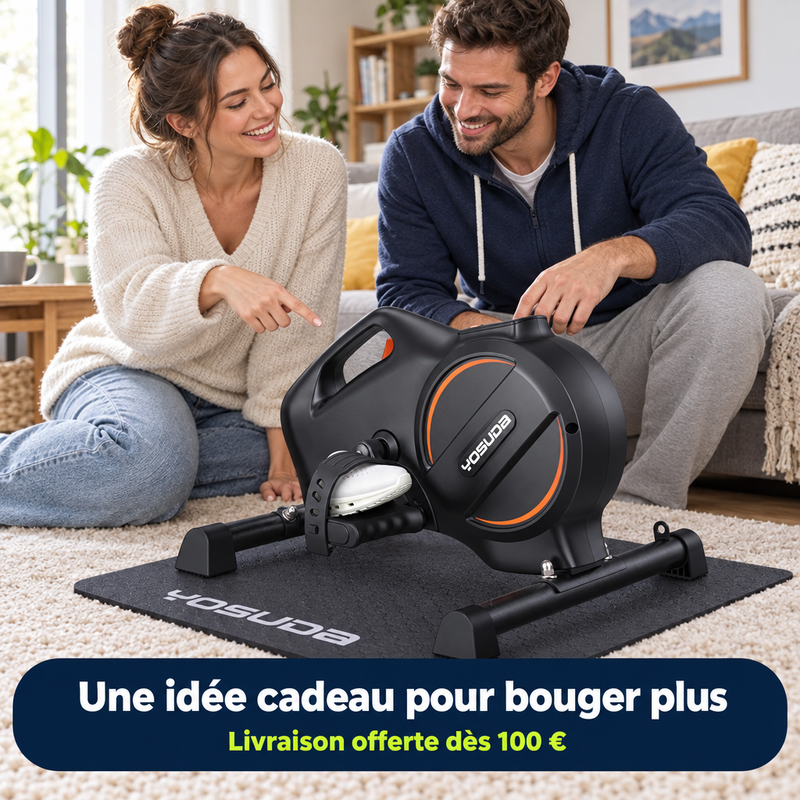 Couple dans un salon découvrant le mini vélo PedalDesk