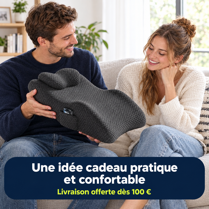 Couple sur un canapé découvrant le coussin lombaire LumbaRest